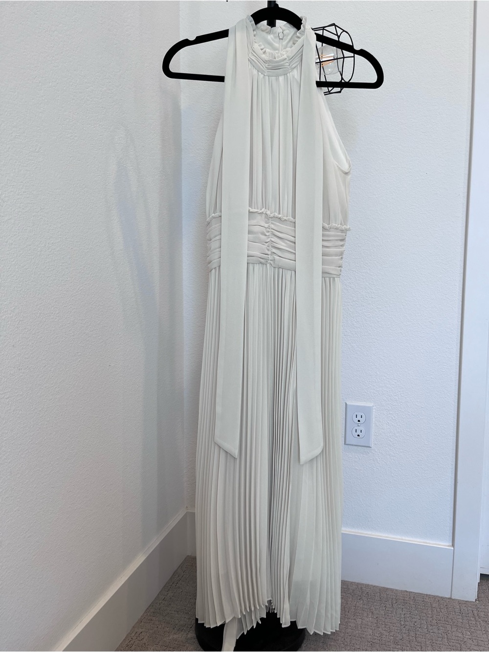 Elegant White Pleated Halter Dress with Neck Tie
